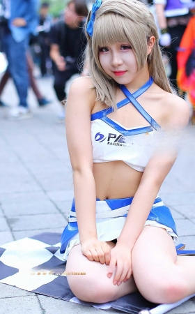 娇嫩的白色赛车服少女 [12P]