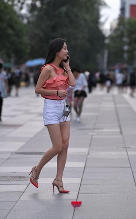 高跟柳钉鞋美腿小姐姐3A3542[532M]