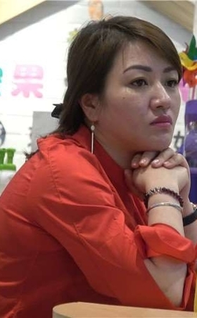 4k-红衬衫成熟性感美女街拍高跟