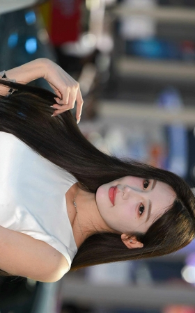 251121-42-86√美腿美足车模-不知其名 10P