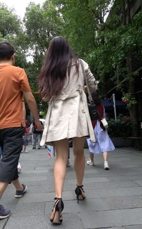 4K – 街拍长风衣高跟美女 [1.26 GB/MP4]