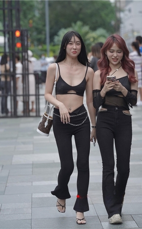 性感的黑紧裤美女(192P)