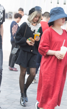 两组特别的黑丝美女