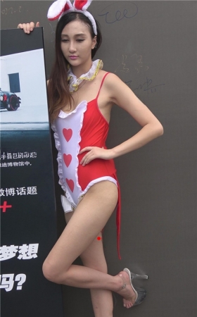 性感的长腿车模