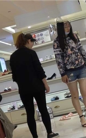 4K 鞋柜试鞋的美足小美女一枚