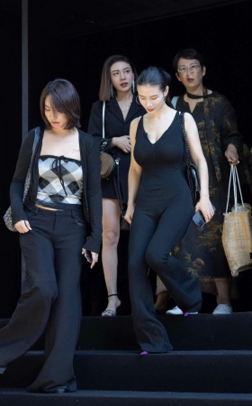 LB191-83P 上海时装周-身材丰腴的爆乳少妇 更新RAW图片 10P
