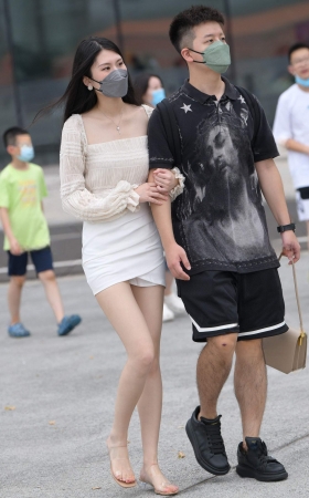我有个白皙美腿的女盆友 [18P]