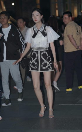 街拍美腿长腿女生 [17P]