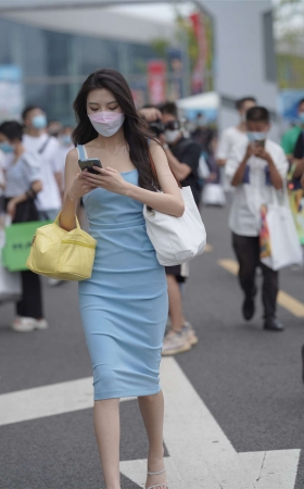 柔美蓝色修身裙
