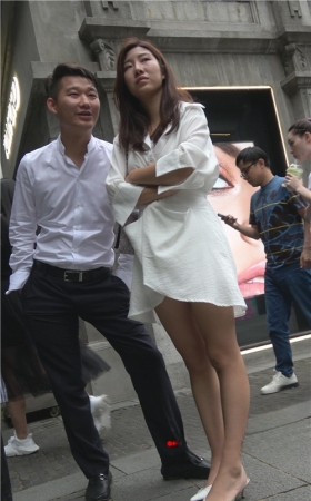 白色连衣妹子