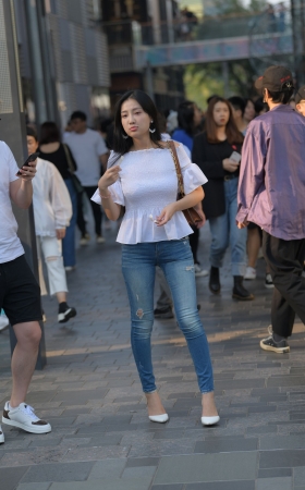紧身牛仔裤青春
