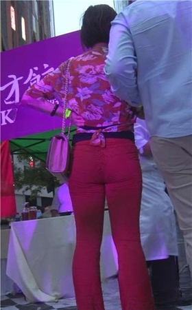 4k-丰满圆臀少F的紧身裤超屌，颜色变幻莫测 [1.57 GB]