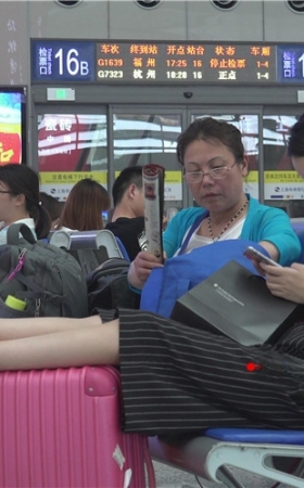 短发美女
