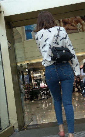 紧身牛仔小姐姐