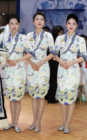 25旅交会三位海航空姐 7P