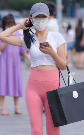 性感粉色瑜伽美女 [13P]