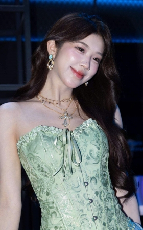 L1611 26CJ-TCL华星光电顶美女神饼饼小饼干的美腿玉足 10P