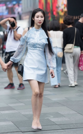 连衣裙美女 [13P]
