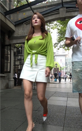 绿衣白裙小姐姐