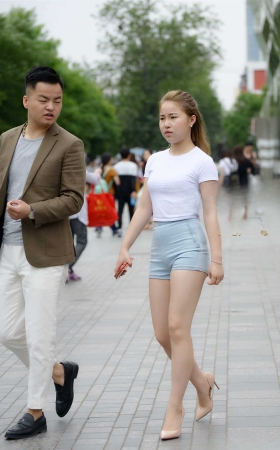 紧身牛仔热裤，裸色尖头细高跟 [14P]