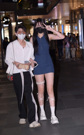 微胖大长腿女孩~ [15P]