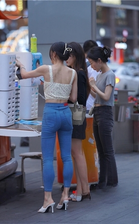 蓝色紧牛小姐姐(38P)