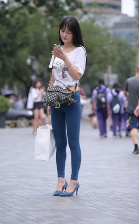 长发蜜桃紧牛