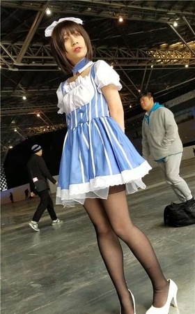 4K-街拍黑丝高跟鞋女仆装cosplay的可爱妹纸