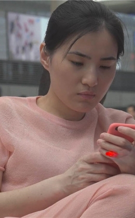 粉衣妹子