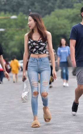 露脐破洞紧牛MM [19P]