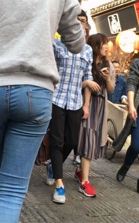 紧身蓝牛学妹屁屁结实紧绷