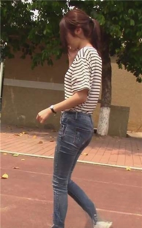 青春可爱马尾辫小妹学校操场跑到上随拍 [2.04 GB]