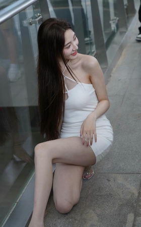 白裙美女小雨滴 [21P]