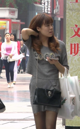 两位性感的丝袜美女