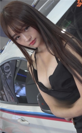 长发车模小姐姐