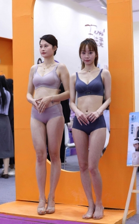 20250318两个内衣模特 [16P]