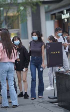 街拍极品大长腿喇叭牛仔裤美女 [19P]