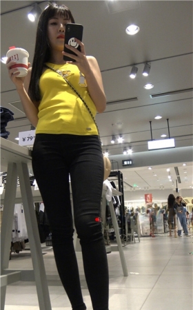 黄衣女孩