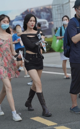 长靴美腿闺蜜 [18P]