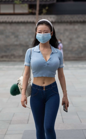 V45街头靓影小妹