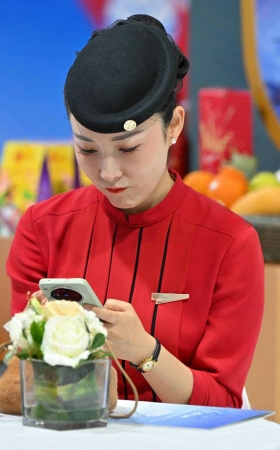 26522-19-63√川航空姐-双二郎腿出海 10P