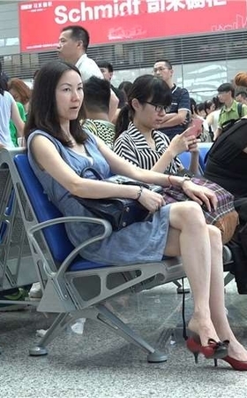 4K – 极品美腿高跟成熟美女姐姐挑鞋 [2.18 GB/MP4]