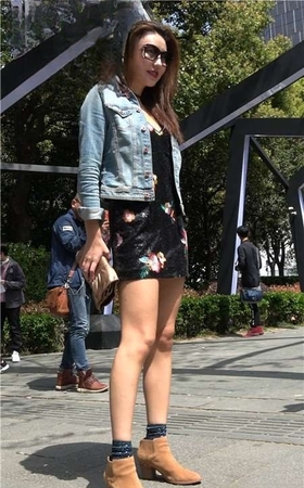 4K-御姐范超性感包臀裙牛仔外套街拍女神姐姐 [1.34 GB]