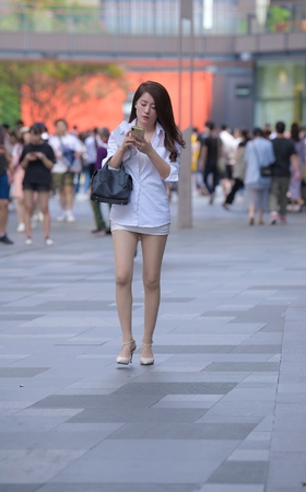 超短裙肉丝高跟美女