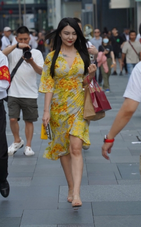 朲槭味慢慢长裙美女 [14P]