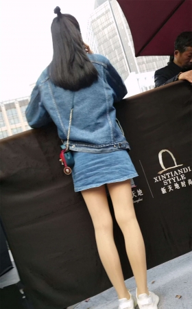 丝袜美腿牛仔裙好身材高颜值小姐姐
