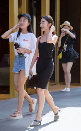 黑色紧身包臀裙美女 [11P]