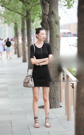 丸子头长腿漂亮小姐姐 [13P]