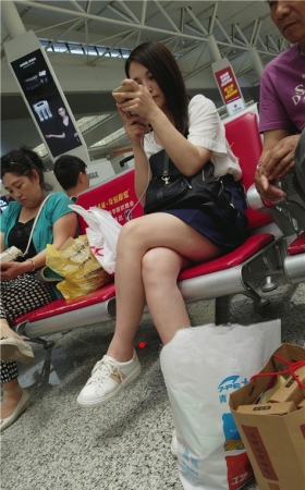漂亮的裸腿小姐姐