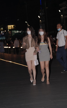 花不止有貌 还有香 美人亦是如此